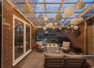 Entertaining Area - click for photo gallery
